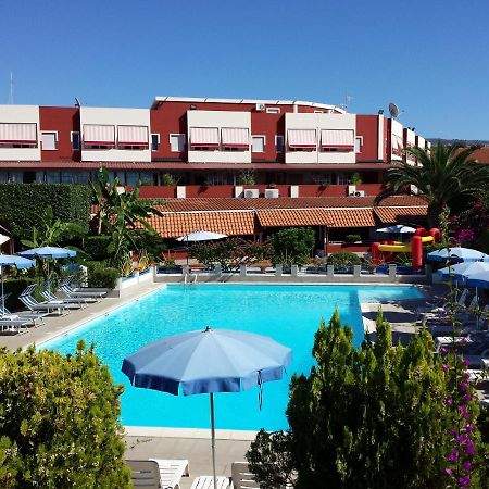 Residence Hotel Felix Рикади Екстериор снимка