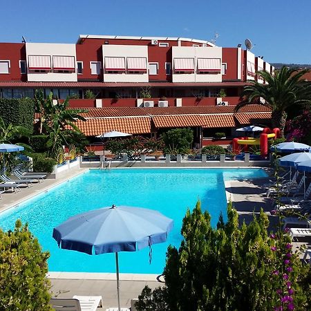 Residence Hotel Felix Рикади Екстериор снимка