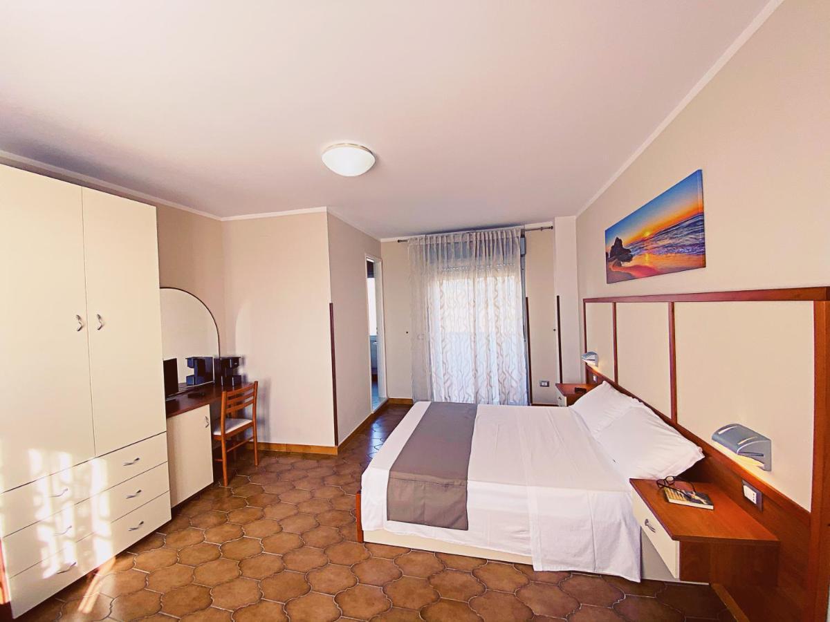 Residence Hotel Felix Рикади Екстериор снимка