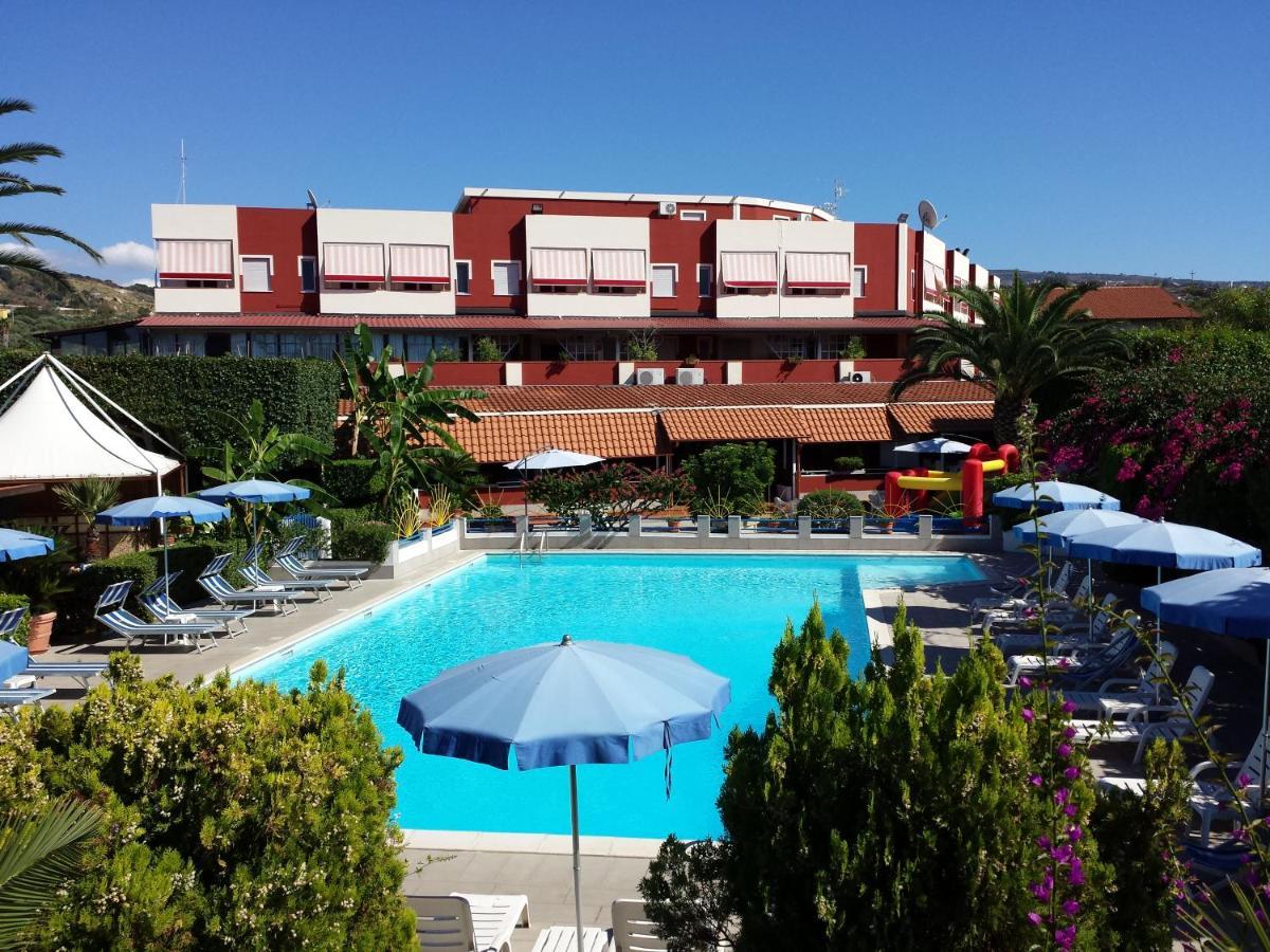 Residence Hotel Felix Рикади Екстериор снимка
