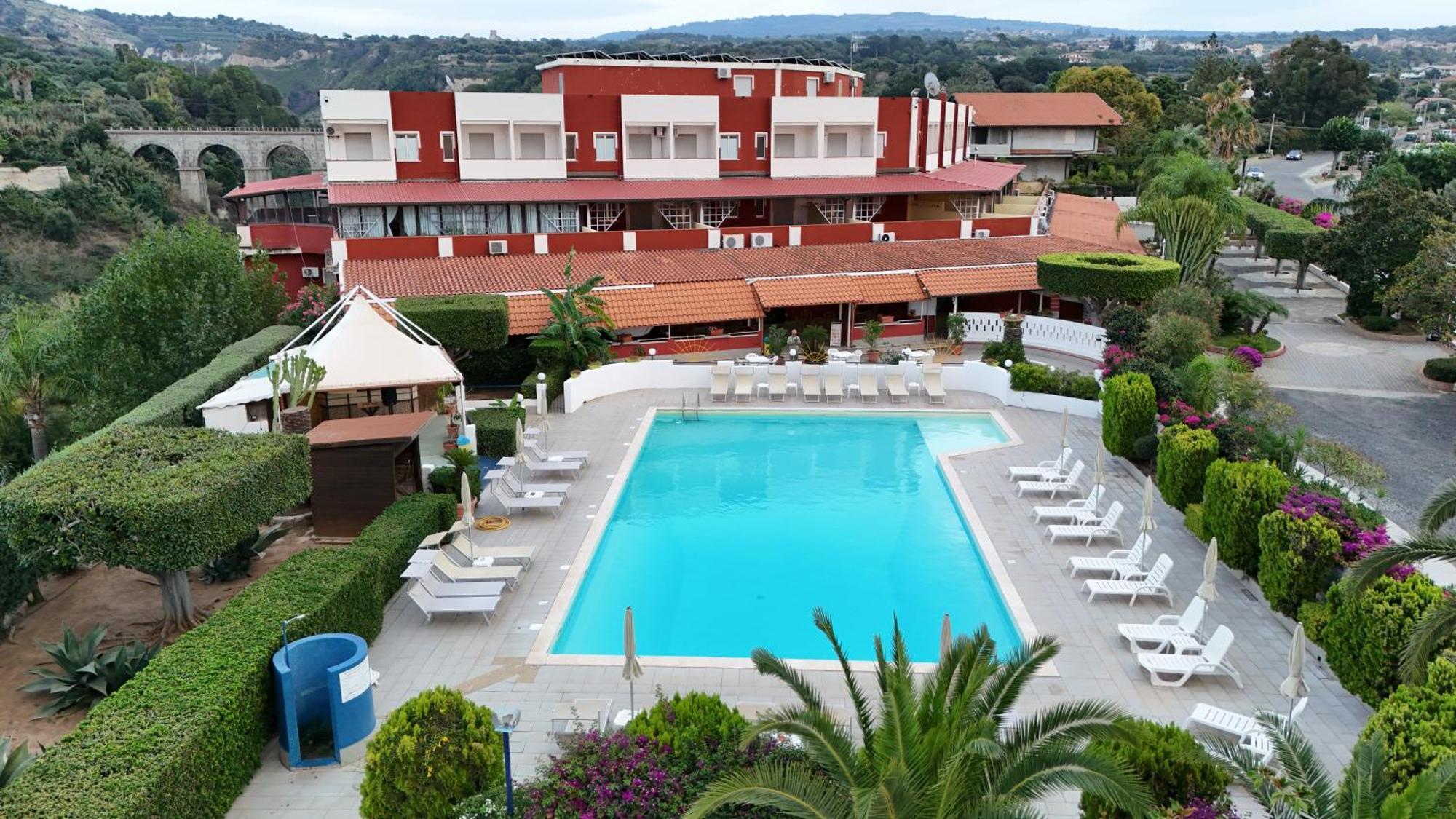 Residence Hotel Felix Рикади Екстериор снимка