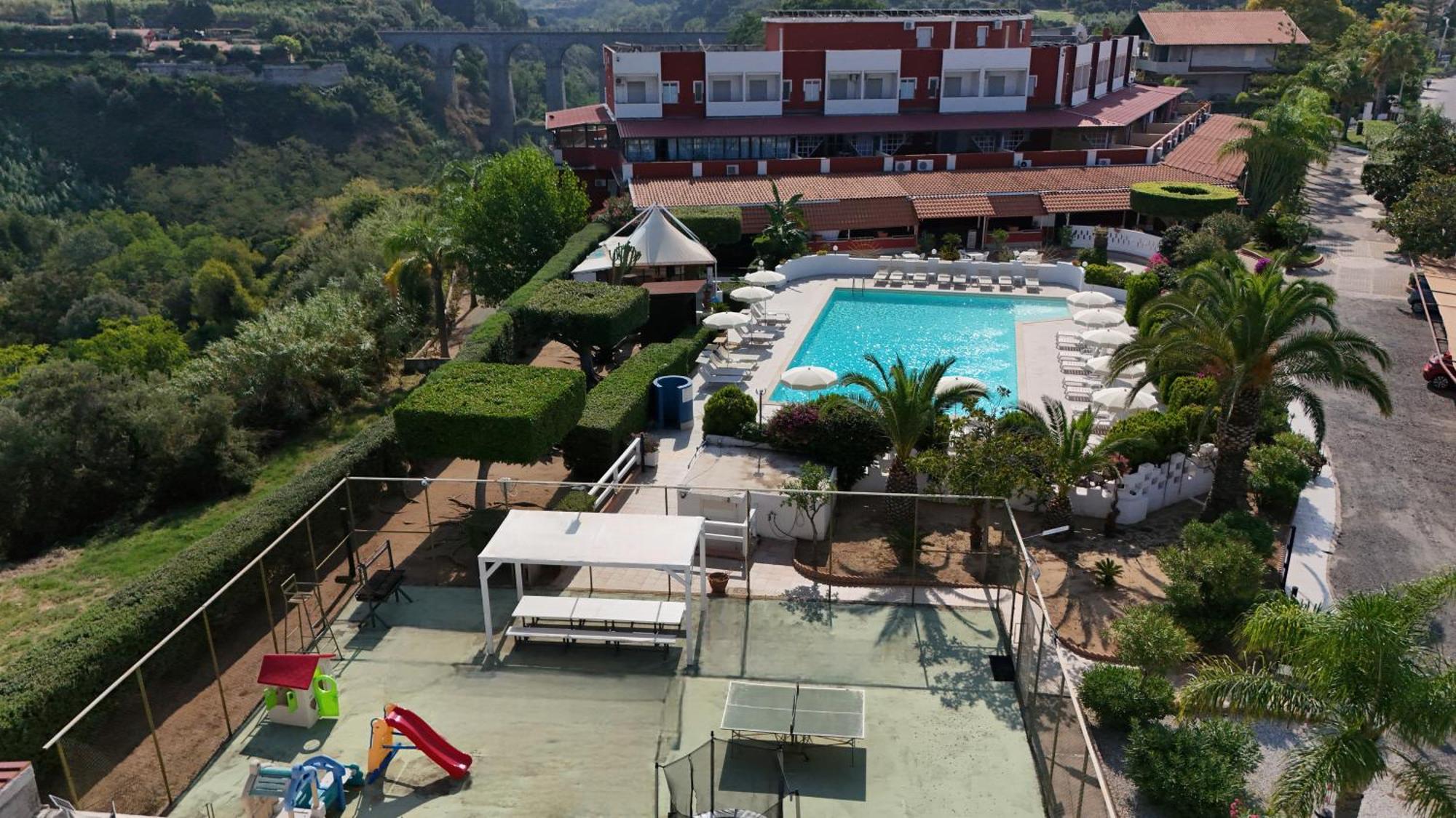Residence Hotel Felix Рикади Екстериор снимка