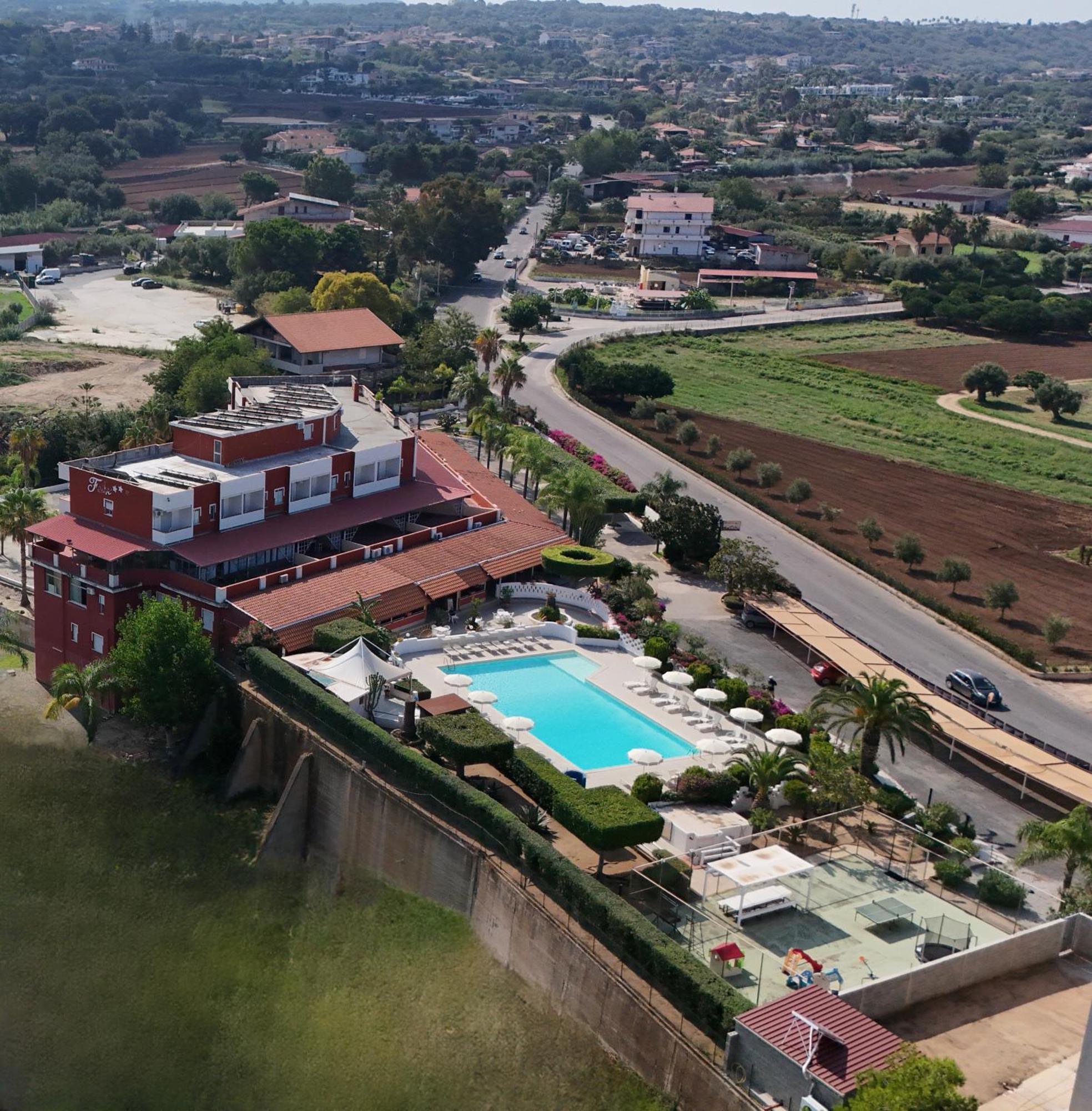 Residence Hotel Felix Рикади Екстериор снимка
