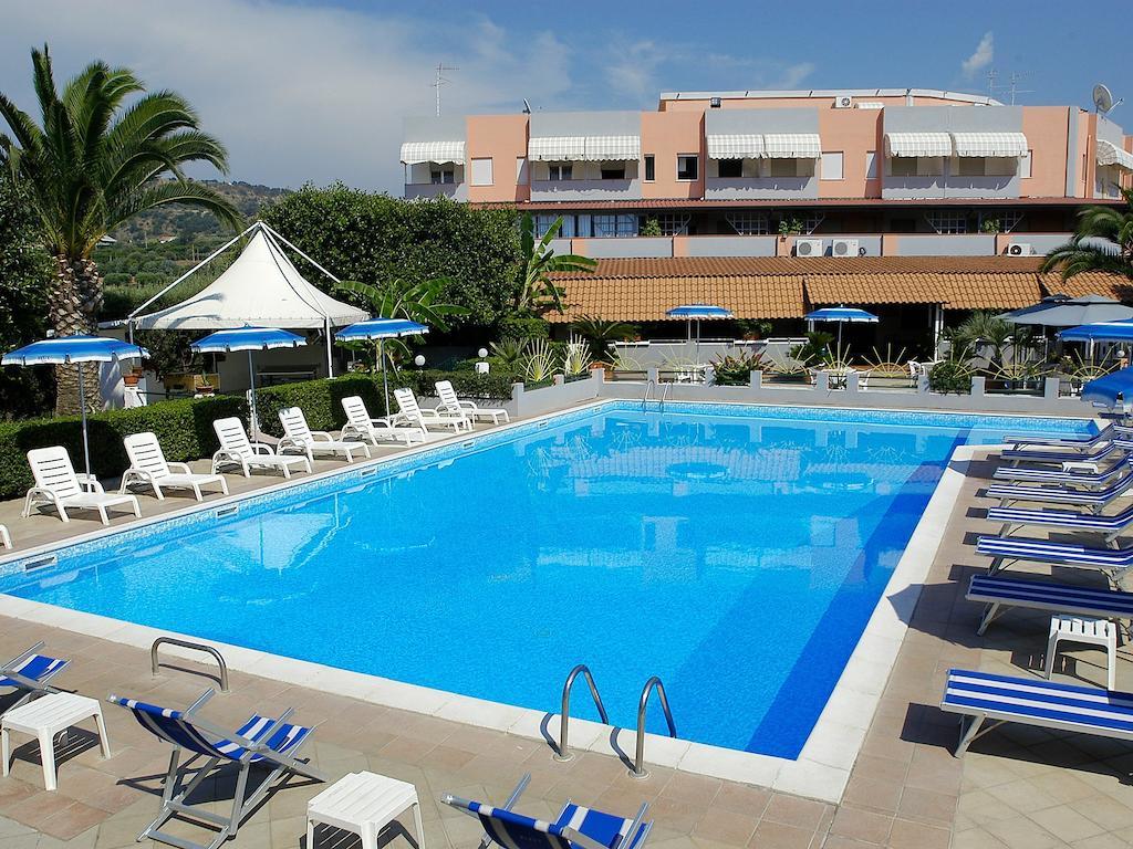 Residence Hotel Felix Рикади Стая снимка