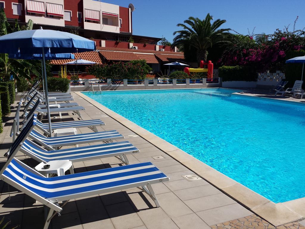 Residence Hotel Felix Рикади Екстериор снимка