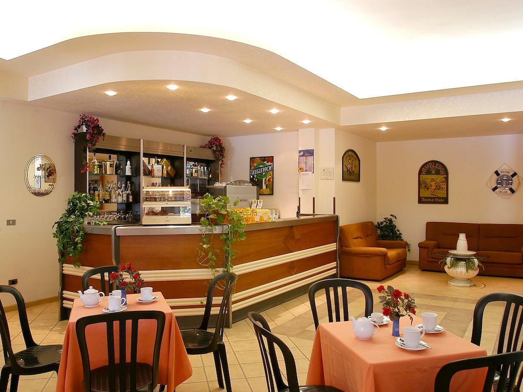 Residence Hotel Felix Рикади Екстериор снимка