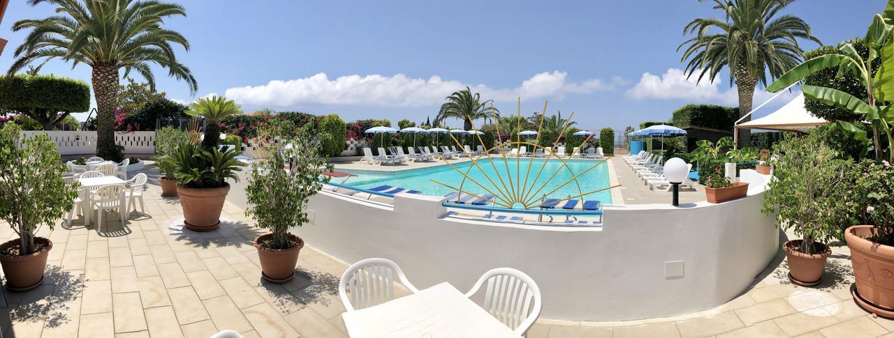 Residence Hotel Felix Рикади Екстериор снимка