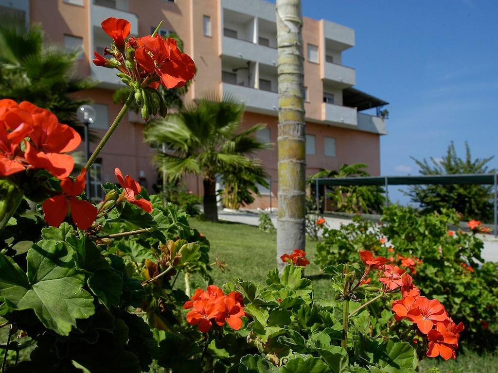 Residence Hotel Felix Рикади Екстериор снимка