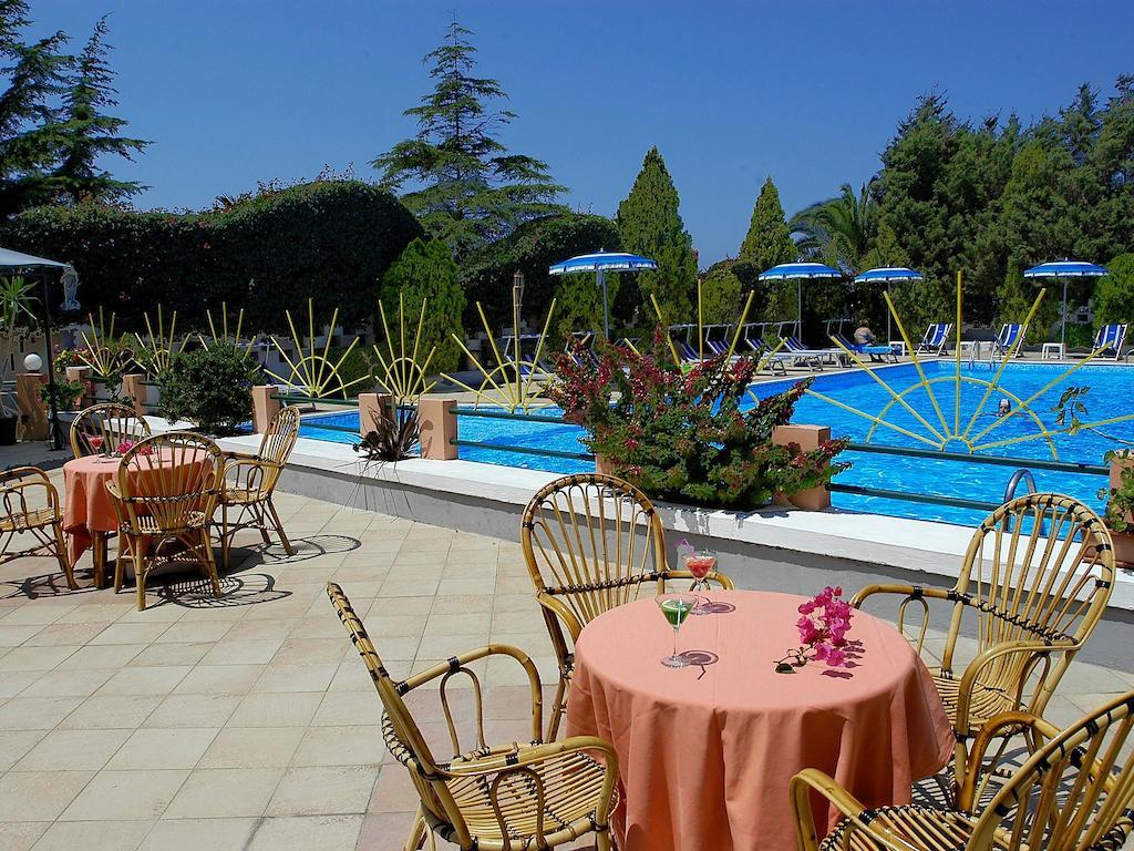 Residence Hotel Felix Рикади Екстериор снимка