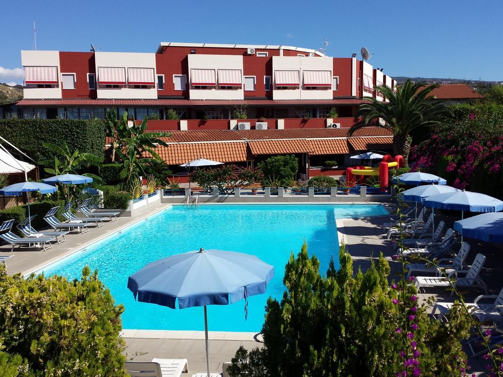 Residence Hotel Felix Рикади Екстериор снимка