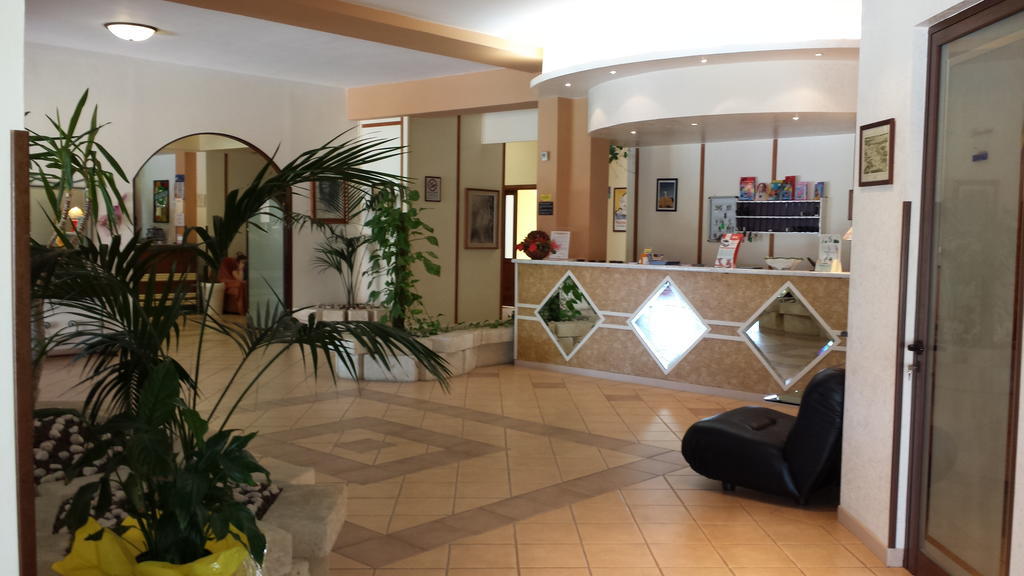 Residence Hotel Felix Рикади Екстериор снимка